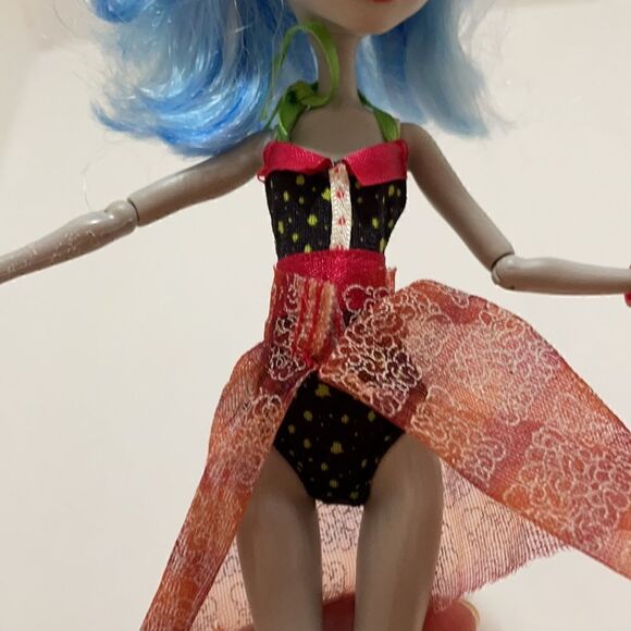 Ghoulia Yelps Monster High with clothes, Skull Shores - Picture 7 of 8
